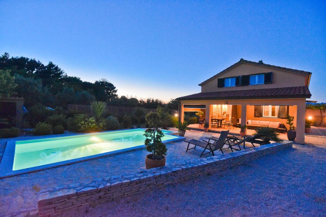 Holiday Home Taras Smilcic Exterior photo