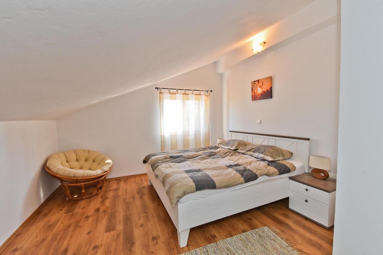 Holiday Home Taras Smilcic Exterior photo