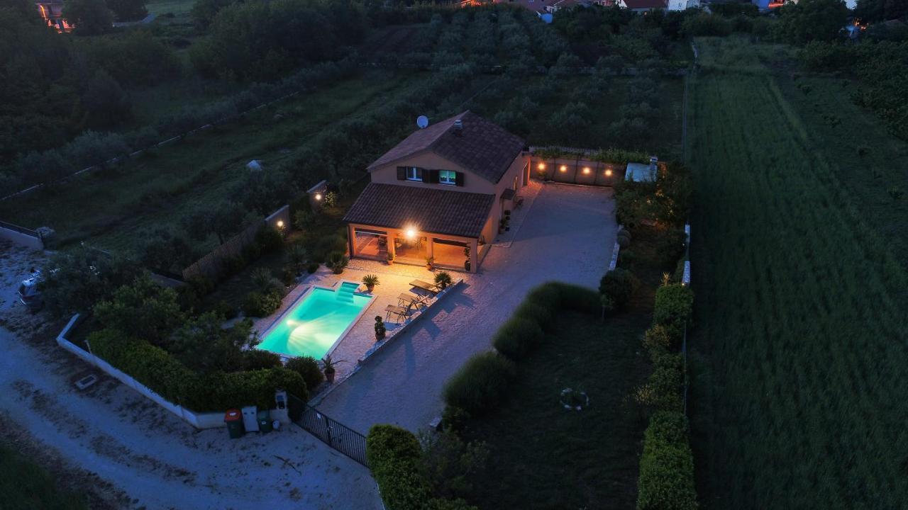 Holiday Home Taras Smilcic Exterior photo